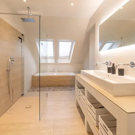 Exklusives Traum-penthouse Mit Wasserblick & Wellness Lägenhet *